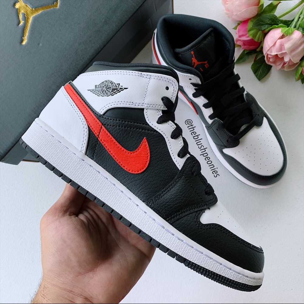 Air Jordan 1 Mid NWT - Picture 3 of 11